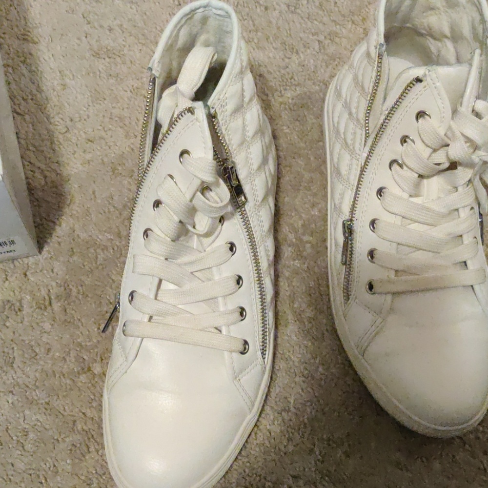 Shoes - Picture 4 of 4